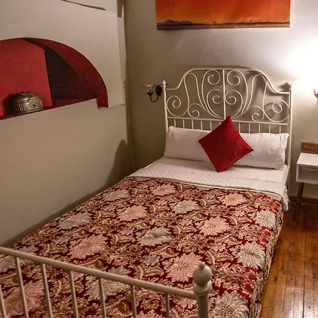 Hostel Old House Hotel&pub Antalya