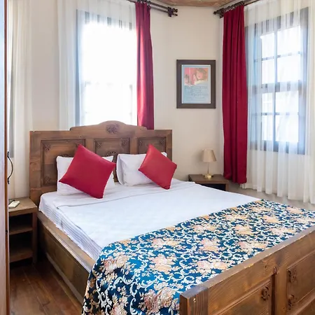 Albergue Old House Hotel&pub *